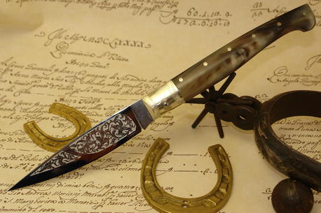 knifemaker Paolo Calaresu engraver Montejano